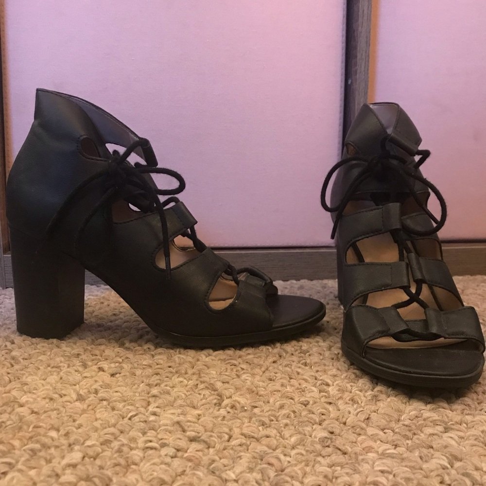 LULUS BLACK HEELS